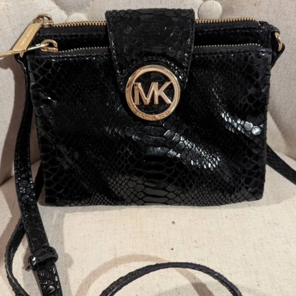 Michael Kors Snake-Embossed Crossbody Bag With Built-in Card Slots